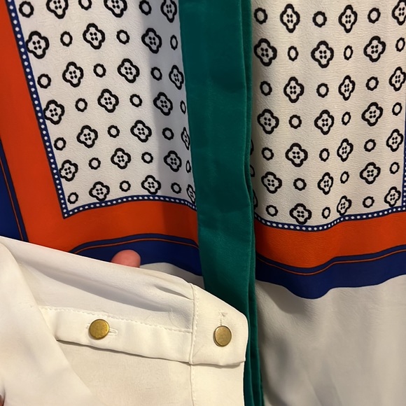 Patterned Blouse - Picture 3 of 3